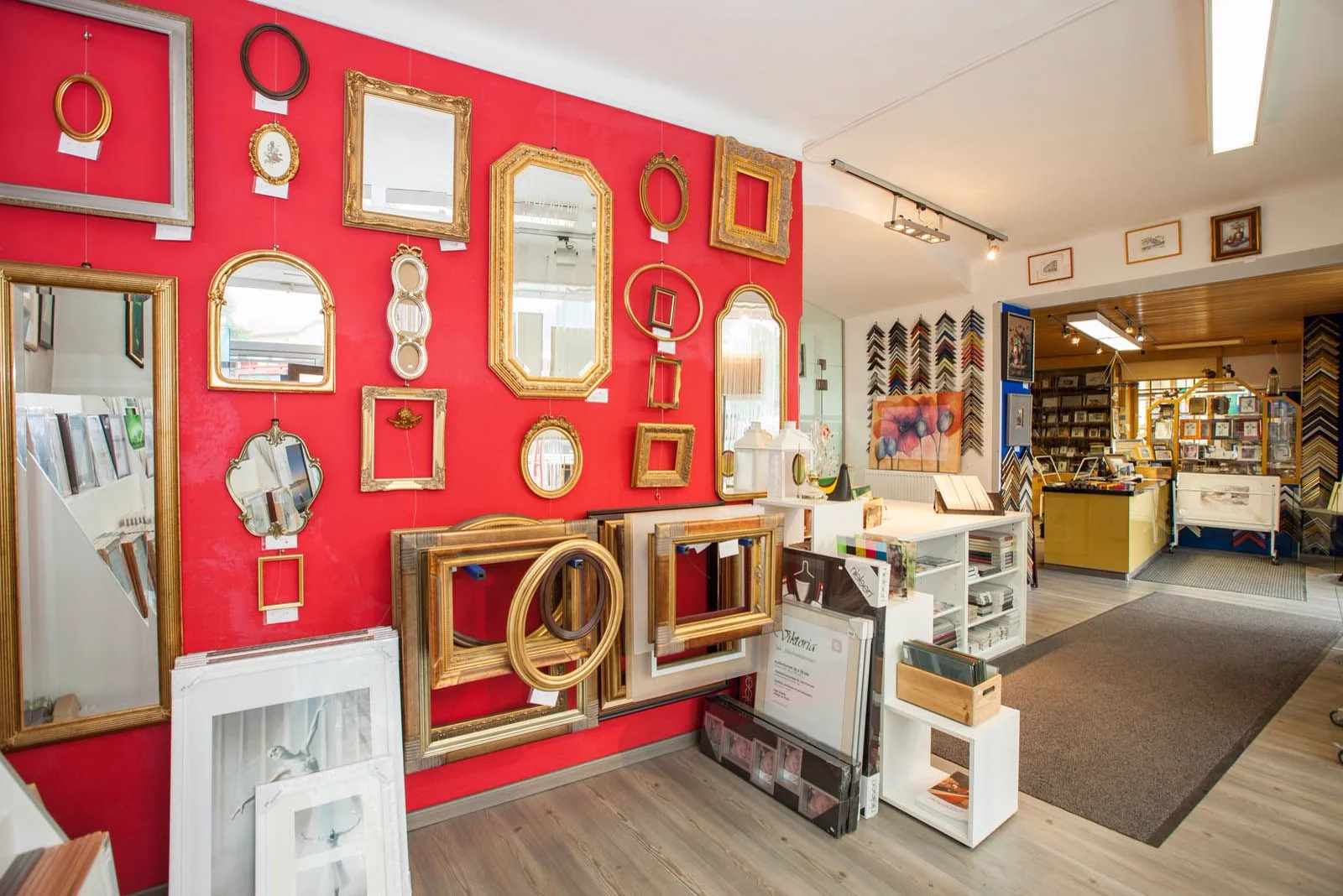 Spiegelausstellung im Geschäft