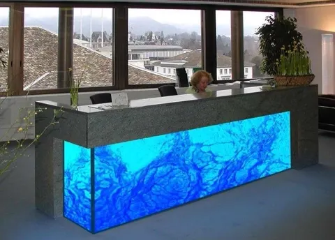 Beleuchtete Glastheke