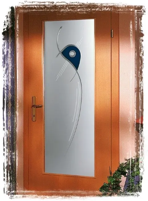 Tür mit Rillenschliffglas