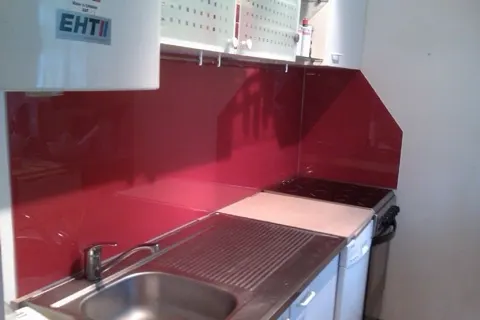 Rote Küchenrückwand aus Glas
